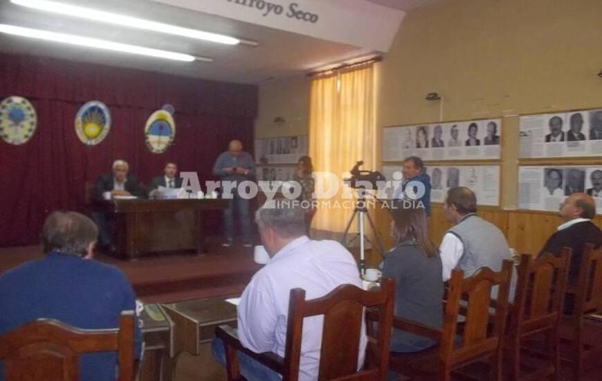 Imagen de Honorable Concejo Municipal: Sesión Ordinaria, martes 15 de septiembre de 2015