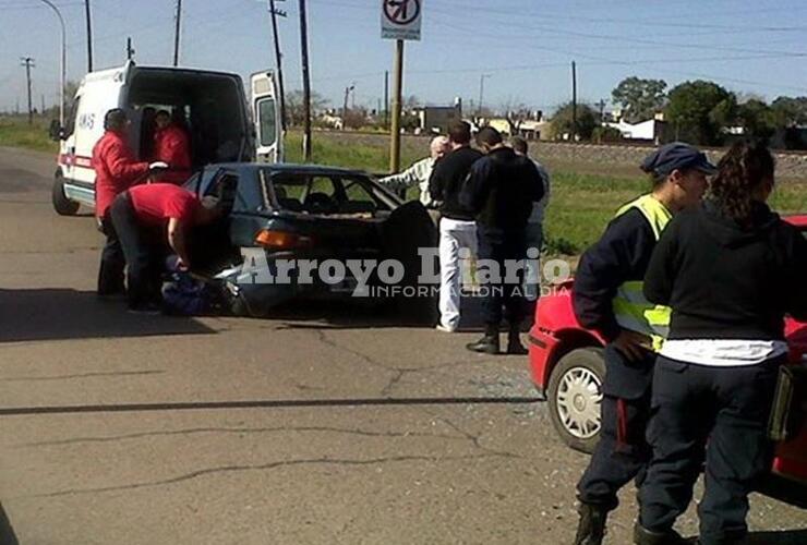 Imagen de El semáforo quedó inaugurado con un accidente