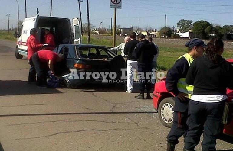 Imagen de El semáforo quedó inaugurado con un accidente