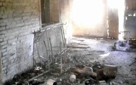 En julio, como represalia por la denuncia contra la organización de una carrera, quemaron la casa del maestro que quedó totalmente destruida.