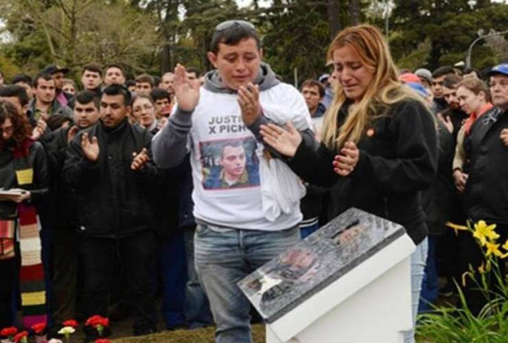 Familiares, amigos y compañeros de trabajo homenajearon a Pichón Escobar.