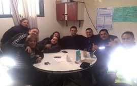 Adentro. Los inspectores a la espera de una solución para poder salir a trabajar.