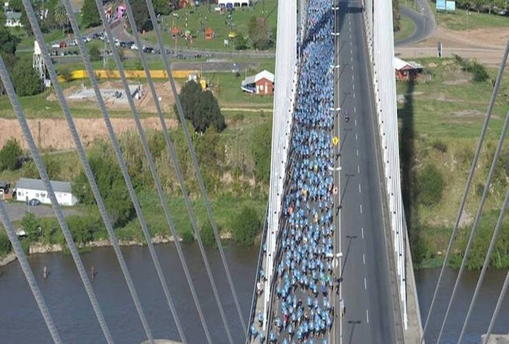 Imagen de Se corrió la maratón del puente Rosario-Victoria