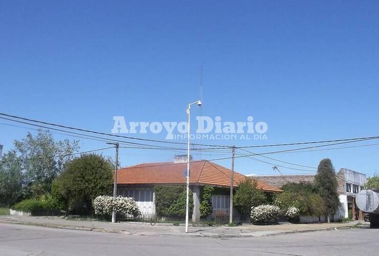 El asalto tuvo lugar ayer a las 11 de la mañana debajo de la cámara de seguridad de San Martín y Cardozo.