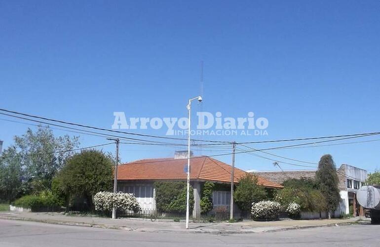 El asalto tuvo lugar ayer a las 11 de la mañana debajo de la cámara de seguridad de San Martín y Cardozo.