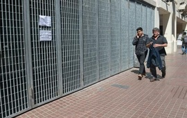 Corrientes al 700. El frente del nuevo edificio de la Facultad de Humanidades. Hoy está cerrado.