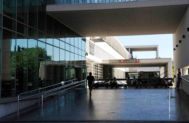 Imagen de Dos heridos de arma de fuego y otros tres atacados con cuchillos