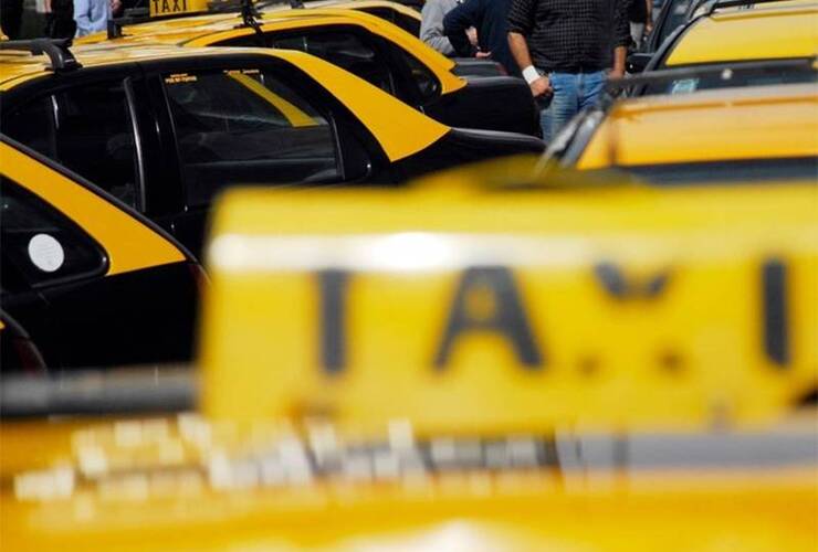 Imagen de Rosario: Taxistas definen un paro general