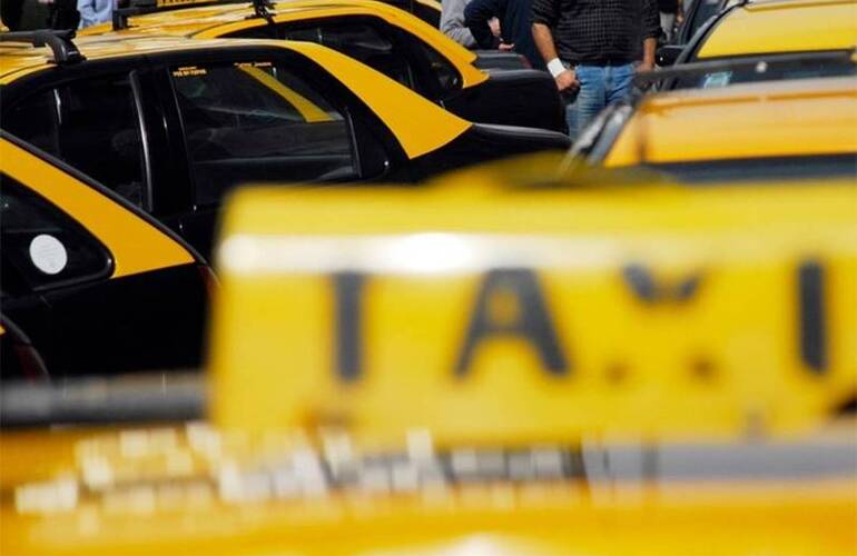 Imagen de Rosario: Taxistas definen un paro general