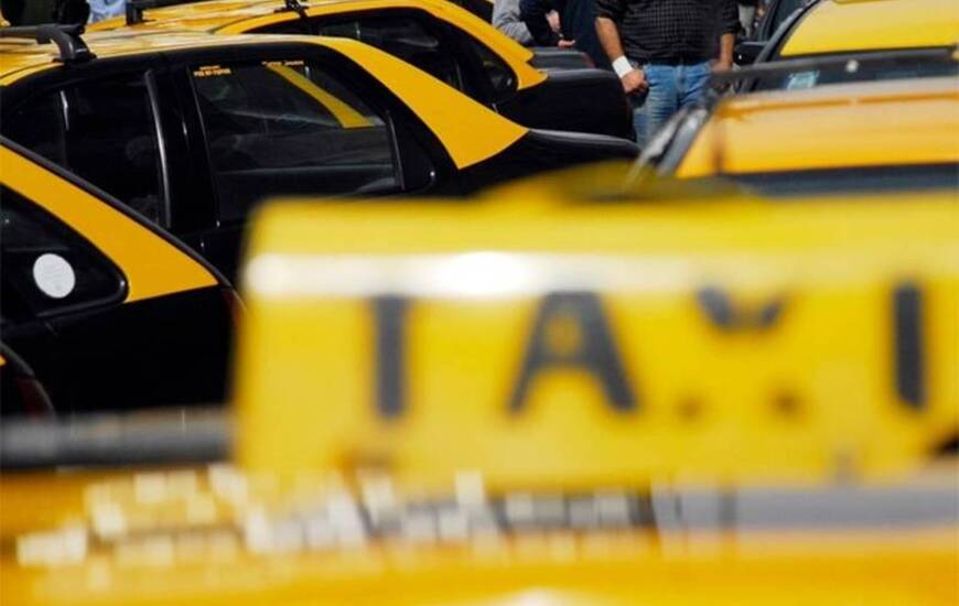 Imagen de Rosario: Taxistas definen un paro general