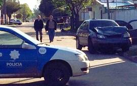 En la esquina de España y Agüero embistió a tres personas que se desplazaban en moto y las arrastró unos cuarenta metros. Foto: Santiago Cordoba