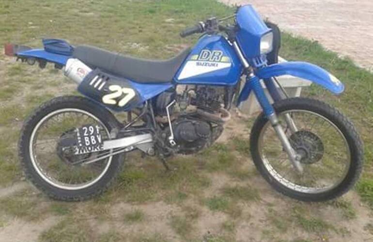 La moto sustraída es una Suzuki 125 cc, modelo 1993.