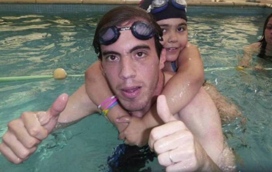 Imagen de Gonzalo y el bautismo con los Tiburones del Paraná