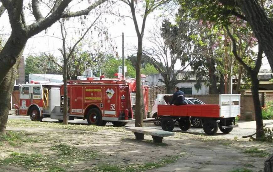 Los bomberos recorrieron ayer los barrios de la ciudad con los bonos del "Chancho Móvil".