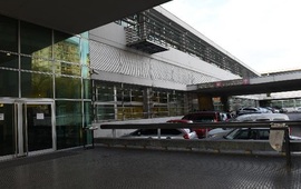 Según informó la policía, la víctima está internada en el Hospital de Emergencias Clemente Alvarez.