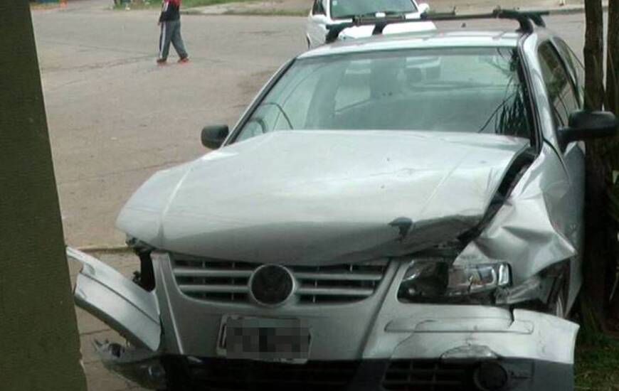 El automóvil Gol y detrás el Corsa. Foto: Canal 2