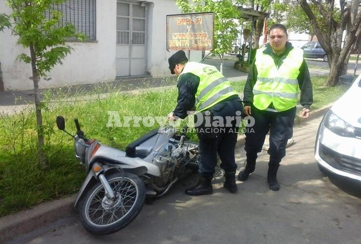 Lucas iba en su moto "sin casco" y el accidente se registró en Gálvez e Hipólito Yrigoyen