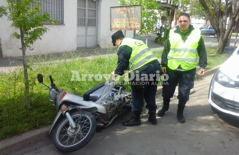 Lucas iba en su moto "sin casco" y el accidente se registró en Gálvez e Hipólito Yrigoyen