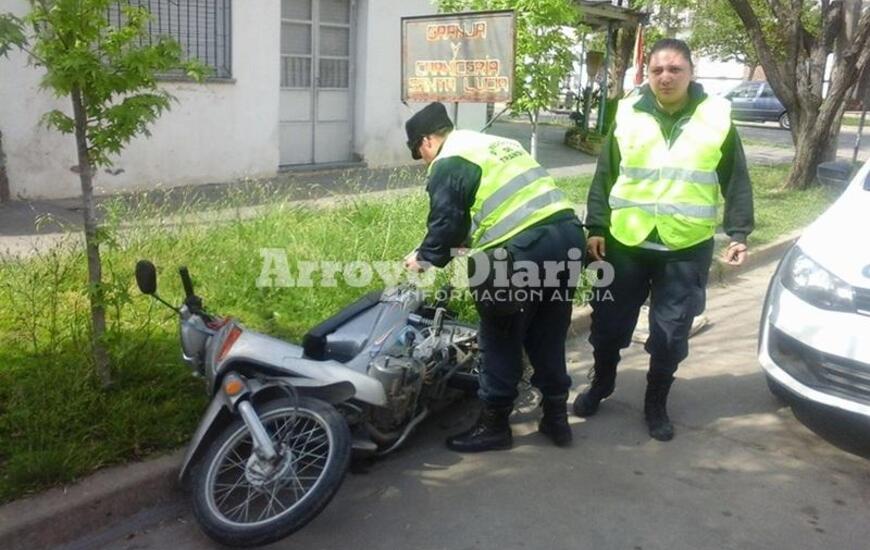 Lucas iba en su moto "sin casco" y el accidente se registró en Gálvez e Hipólito Yrigoyen
