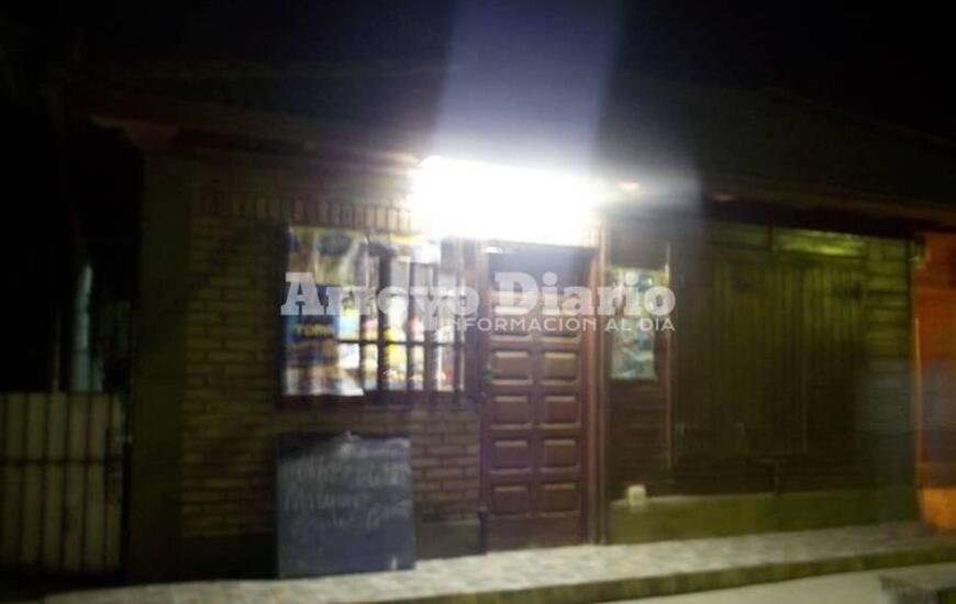 El negocio asaltado está ubicado sobre Hipólito Yrigoyen al 300 Bis.