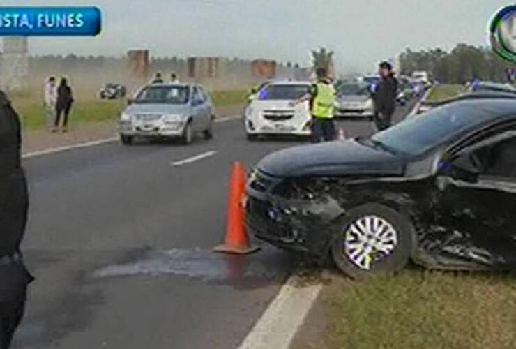 Así quedó el gol al costado de la calzada tras impactar contra el Focus.