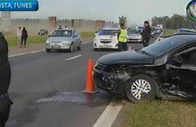 Así quedó el gol al costado de la calzada tras impactar contra el Focus.