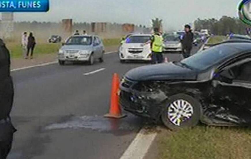 Así quedó el gol al costado de la calzada tras impactar contra el Focus.