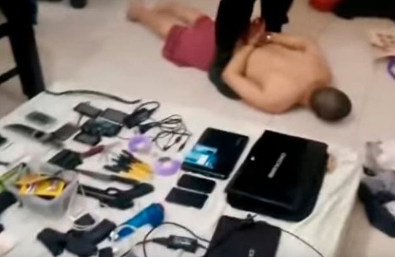 En el piso. J.H.P. fue detenido el mi&eacute;rcoles en Fr&iacute;as, Santiago del Estero.