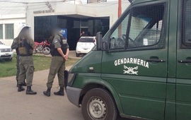 El allanamiento este jueves en la subcomisaría 26 de Villa Gobernador Gálvez. Foto: periodicotodos.com