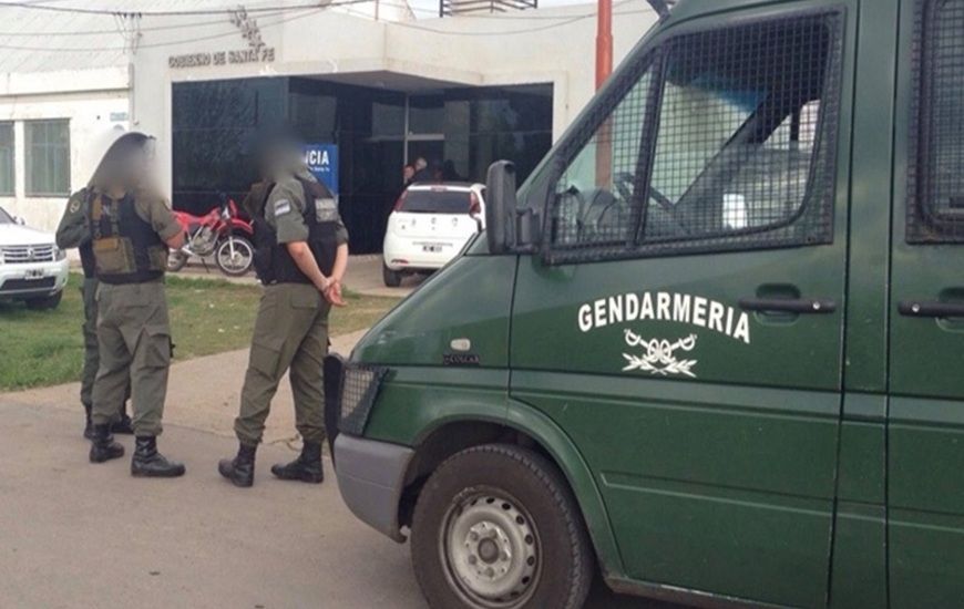 El allanamiento este jueves en la subcomisar&iacute;a 26 de Villa Gobernador G&aacute;lvez. Foto: periodicotodos.com