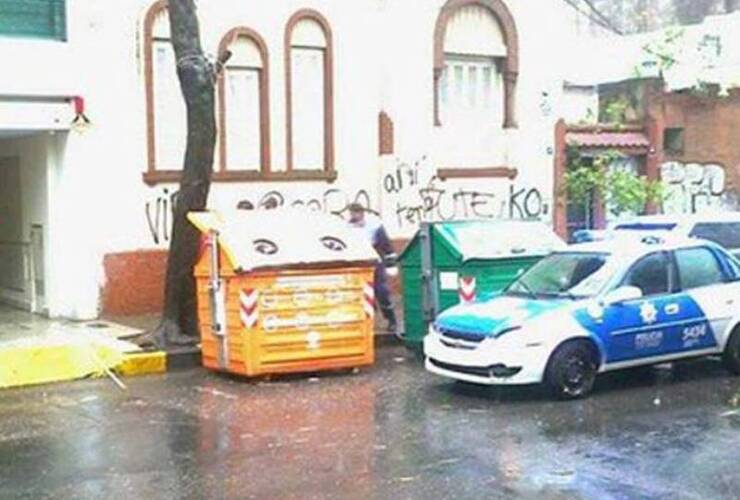 Imagen de El cadáver de un hombre fue hallado en un contenedor de basura en pleno centro de Rosario