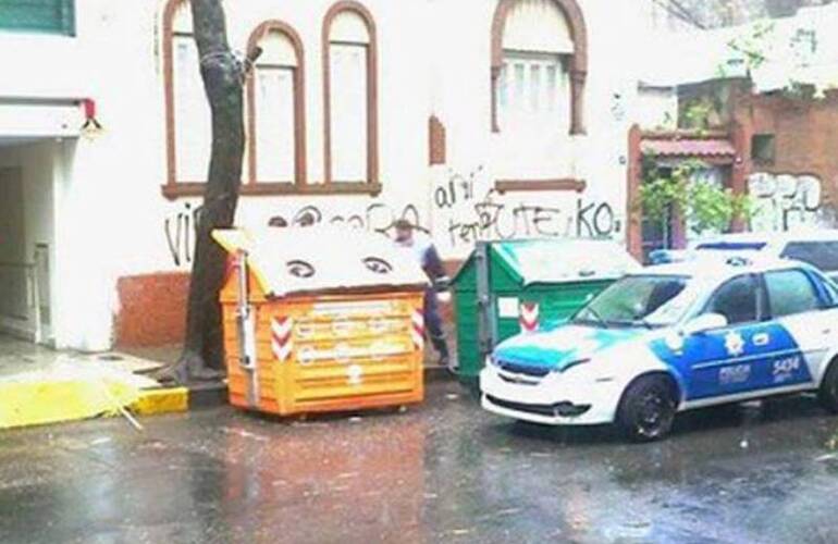 Imagen de El cadáver de un hombre fue hallado en un contenedor de basura en pleno centro de Rosario