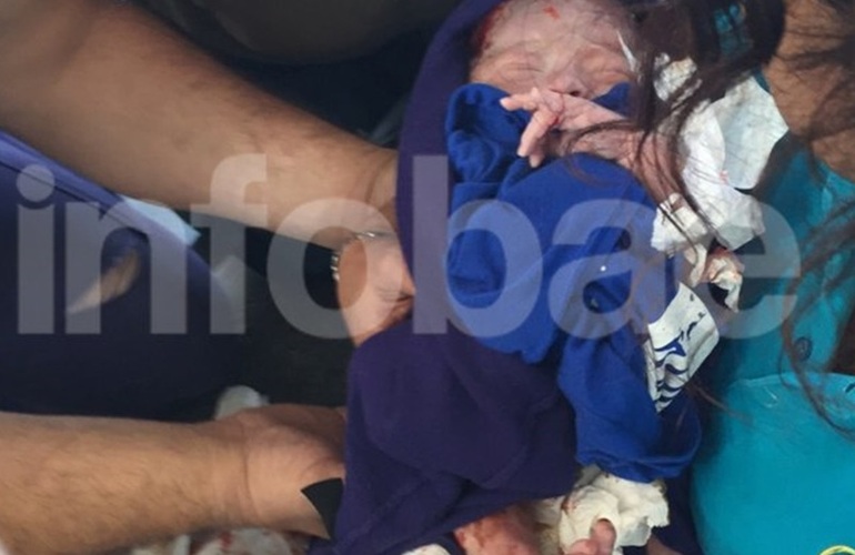 La beba que apareció el domingo abandonada en el baño de una estación de servicio del barrio de Mataderos, se recupera en el hospital Santojanni sin dificultades La beba que apareció el domingo abandonada en el baño de una estación de servicio del barrio de Mataderos, se recupera en el hospital Santojanni sin dificultades