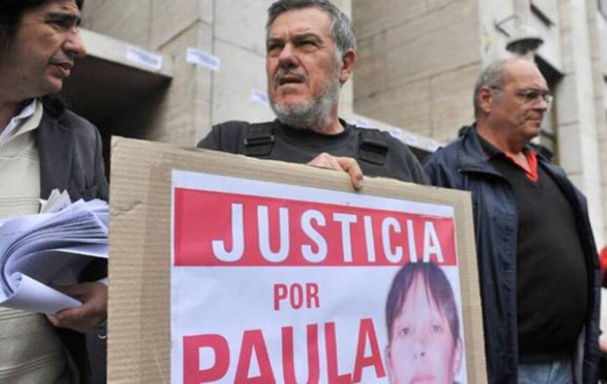 Alberto Perassi, el padre de Paula, en una de las tantas marchas a Tribunales pidiendo justicia.