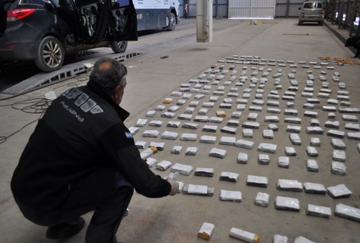 Imagen de Secuestraron 145 kilos de marihuana en un auto de alta gama