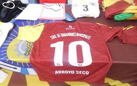 Este mi&eacute;rcoles se present&oacute; la indumentaria que vestir&aacute;n cada uno de los competidores de las Olimp&iacute;adas Intermunicipales. Foto: Facebook Sindicato Municipal Arroyo Seco