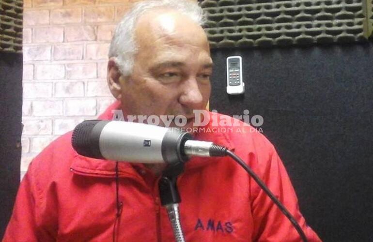 En la radio. El Dr. José Luis Murina este martes en los estudios de Radio Extremo 106.9