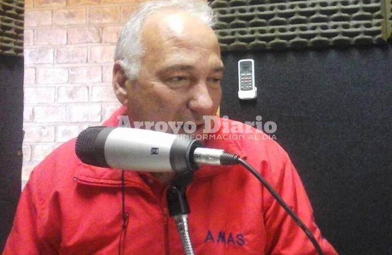 En la radio. El Dr. Jos&eacute; Luis Murina este martes en los estudios de Radio Extremo 106.9