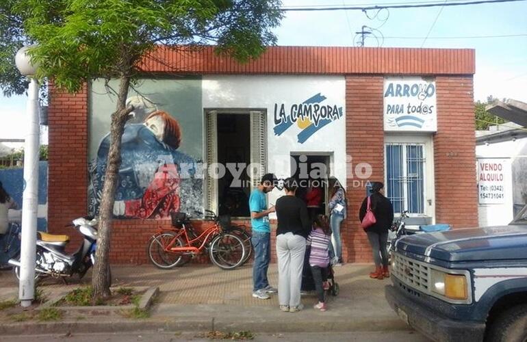 Desde antes de las 8 de la mañana ya había vecinos esperando conseguir su turno.