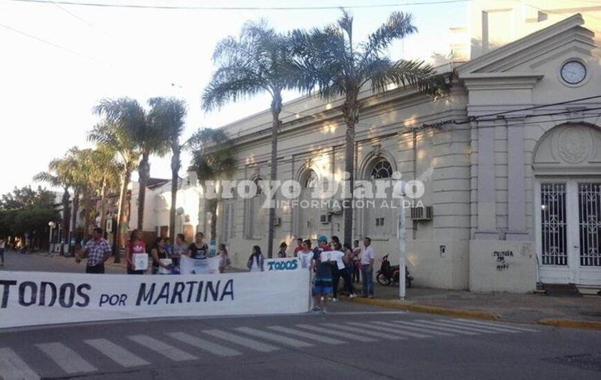 La marcha tuvo como punto de concentraci&oacute;n la esquina de la municipalidad.