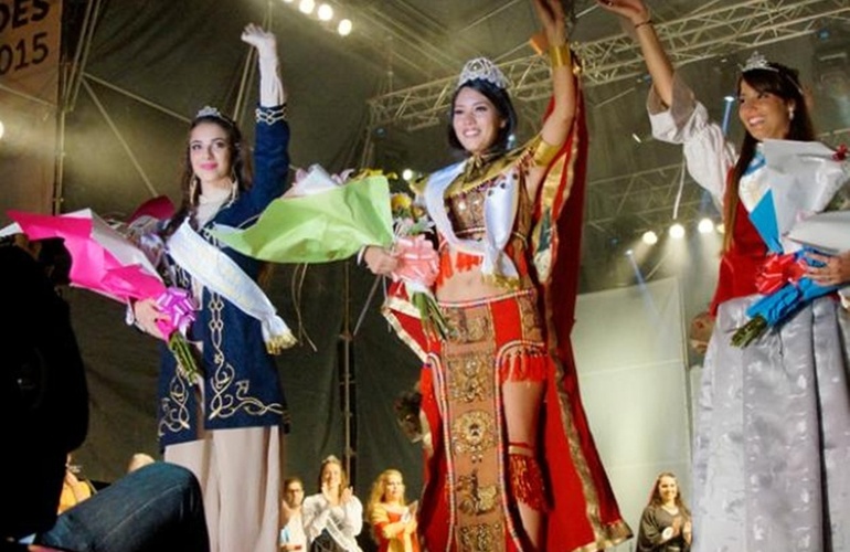 Coronación. Silva fue elegida reina entre las 22 candidatas que se presentaron en la 31º edición de la feria. Foto: Fernando Der Meguerditchian