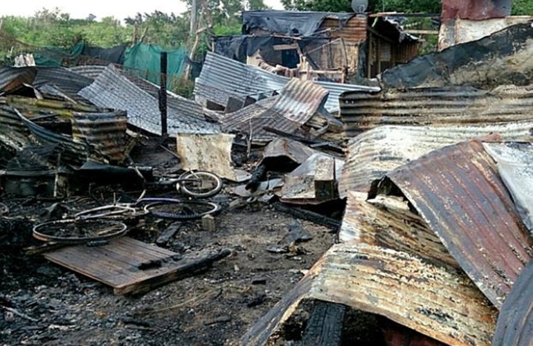 Escenario de la tragedia en Nuevo Alberdi. Allí murió una nena de tres años. Su mamá y una hermana están graves. Foto: La Capital: Celina M. Lovera Escenario de la tragedia en Nuevo Alberdi. Allí murió una nena de tres años. Su mamá y una hermana están graves. Foto: La Capital: Celina M. Lovera