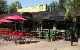 Imagen de Dos delincuentes irrumpen en un conocido resto bar y se llevan 5 mil pesos