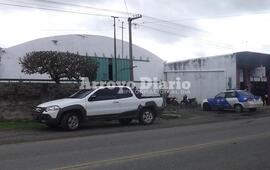 La polic&iacute;a trabajaba en el lugar de los hechos.