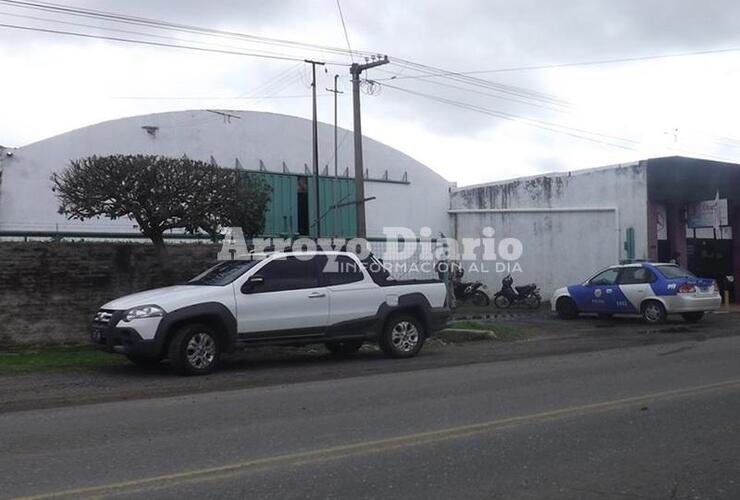 La policía trabajaba en el lugar de los hechos.