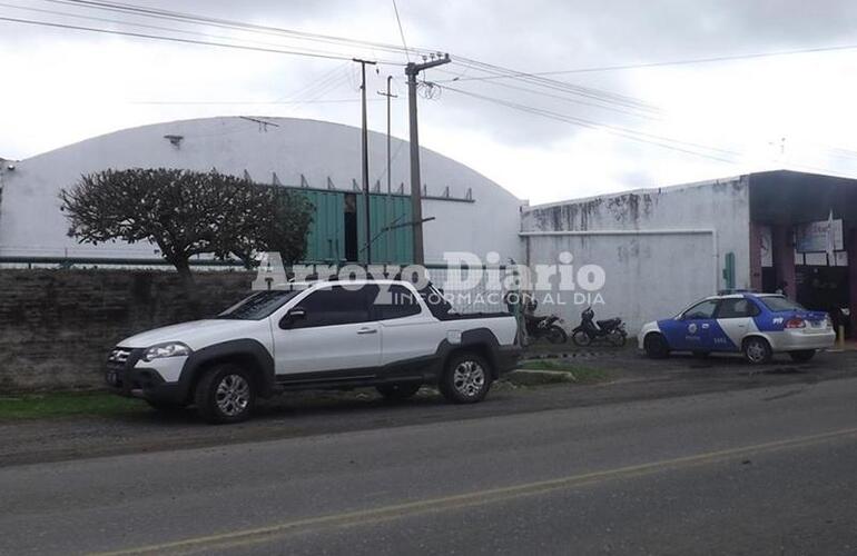 La policía trabajaba en el lugar de los hechos.