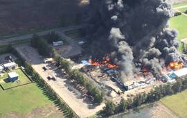 Imagen de Bomberos de Arroyo Seco colabor&oacute; tras el incendio de aceitera