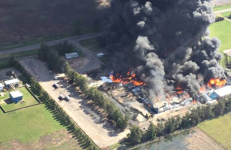 Imagen de Bomberos de Arroyo Seco colaboró tras el incendio de aceitera