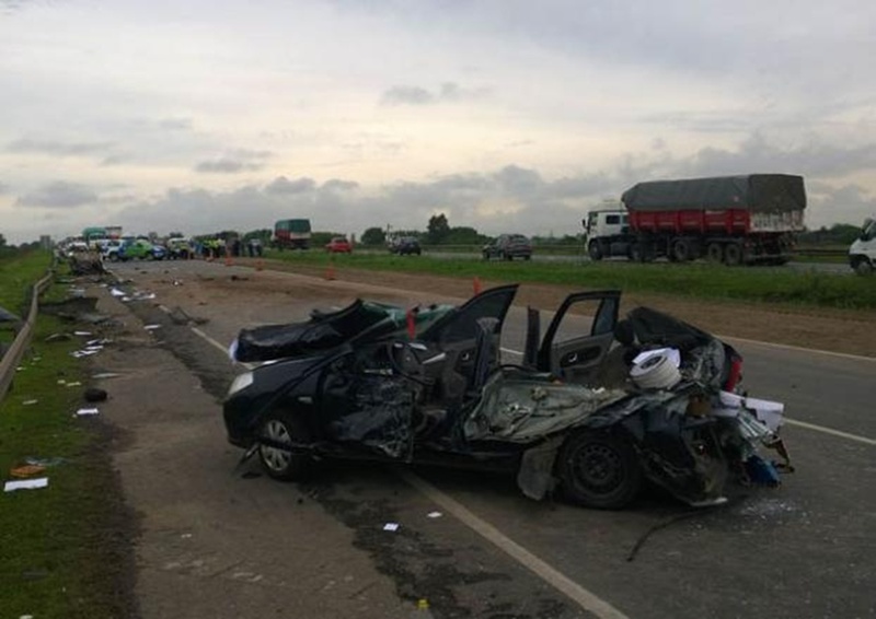 El conductor del Peugeot sufrió graves heridas. Foto: S. Suárez Meccia