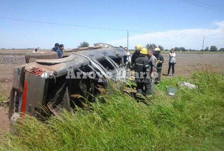 Imagen de Volcó una camioneta conducida por un joven de Fighiera